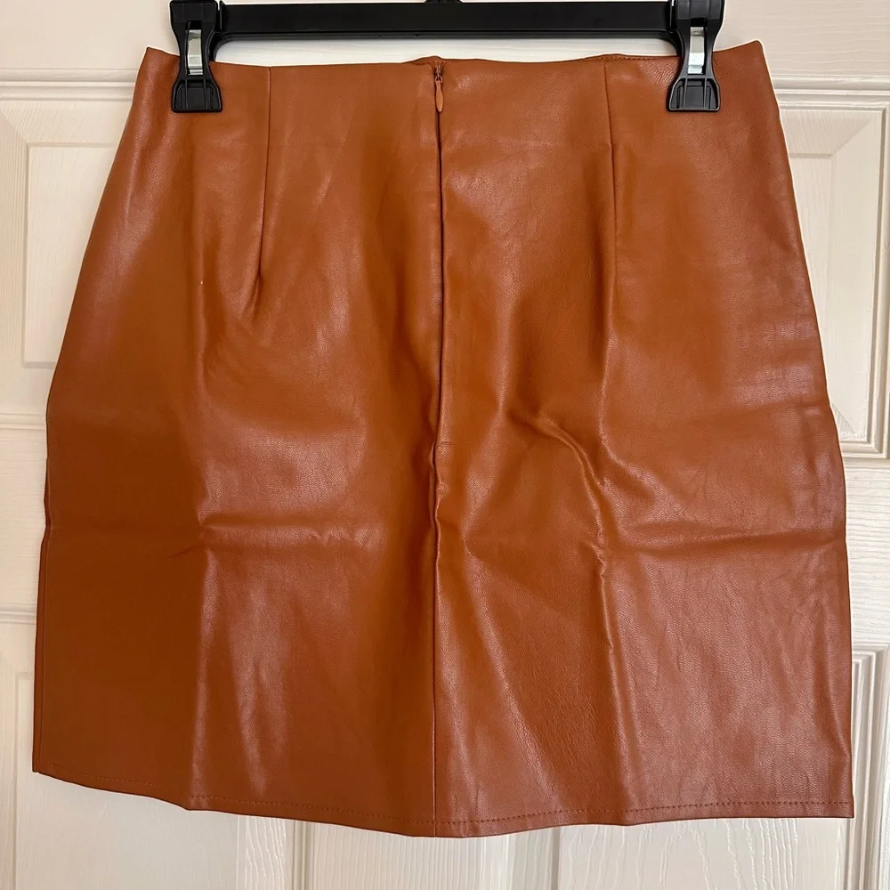 Lulus Faux Leather Light Brown Mini Skirt Side Slit Size Small NWT - Picture 3 of 5
